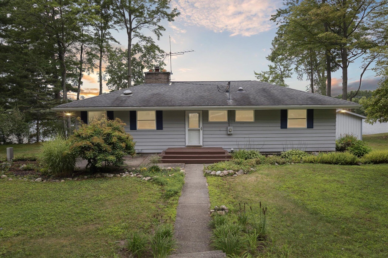 10517 Mary Ann Street, Zeeland, MI, 49464-1441