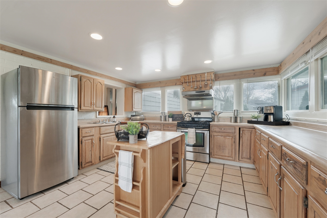 6220 Date Street, Portage, MI, 49024-2706