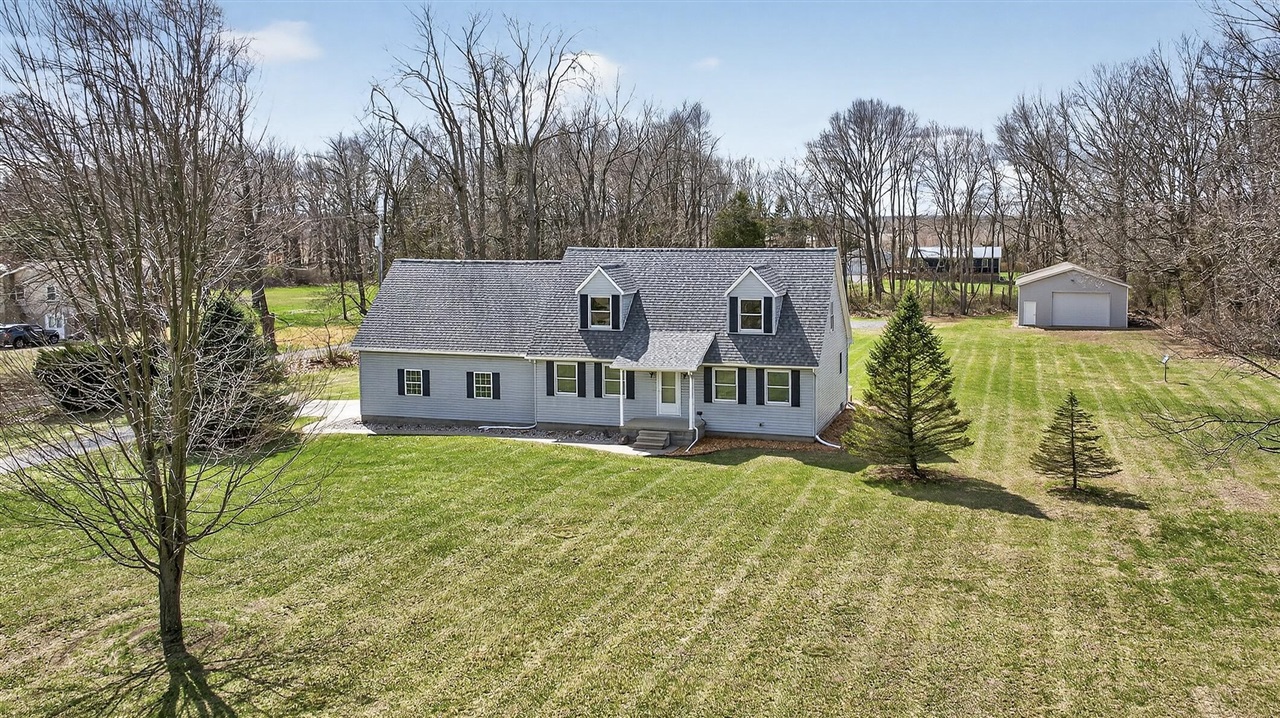 5452 Oakpoint Road, Jackson, MI, 49201-7212