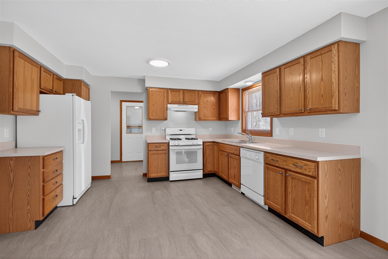 5452 Oakpoint Road, Jackson, MI, 49201-7212