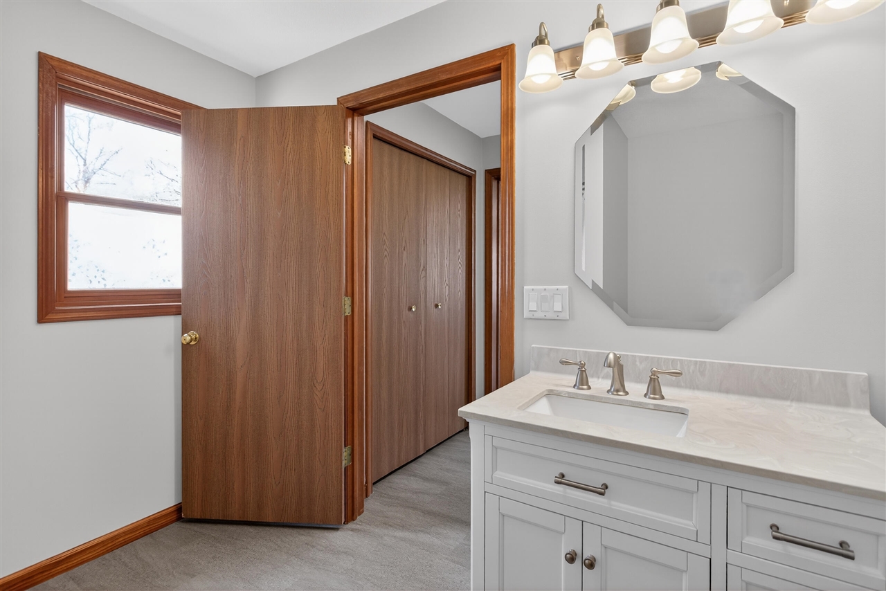 5452 Oakpoint Road, Jackson, MI, 49201-7212