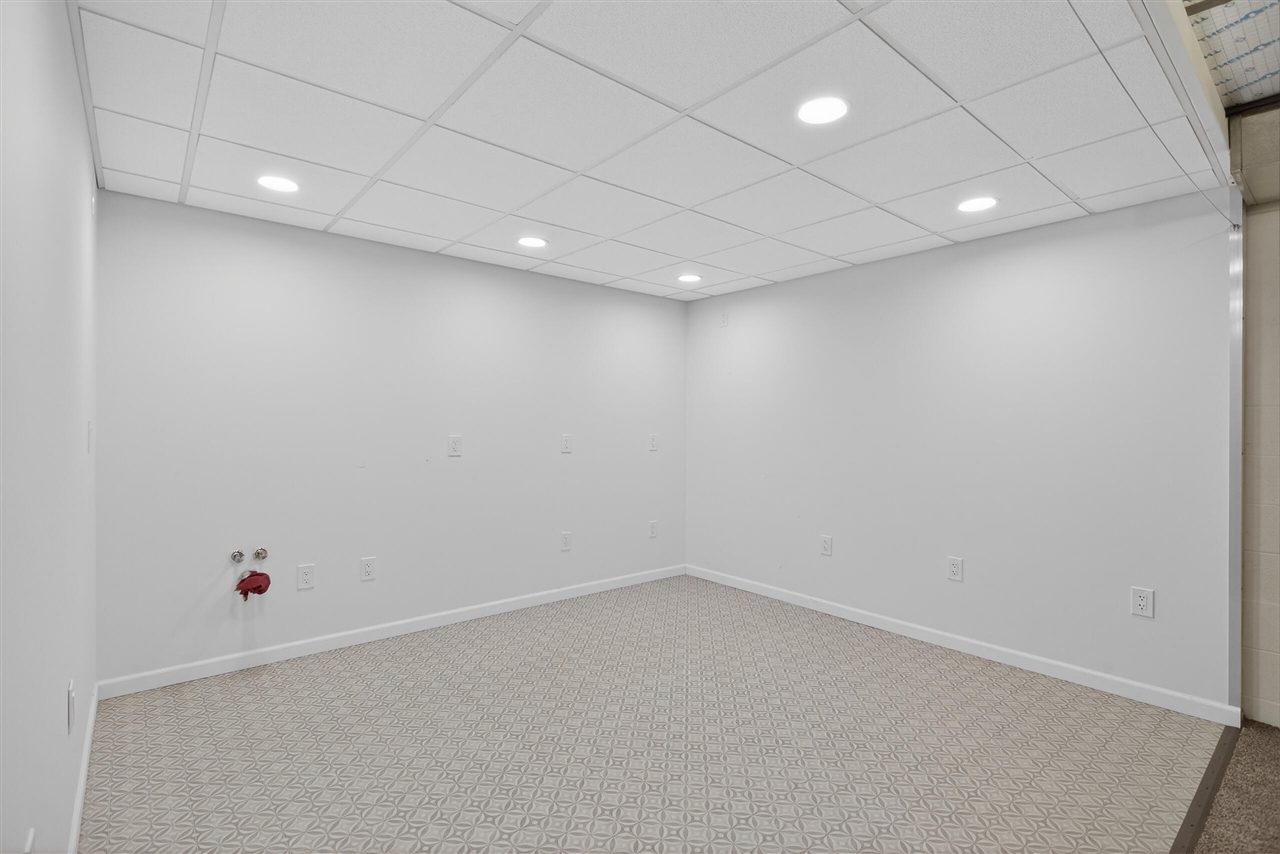 5452 Oakpoint Road, Jackson, MI, 49201-7212