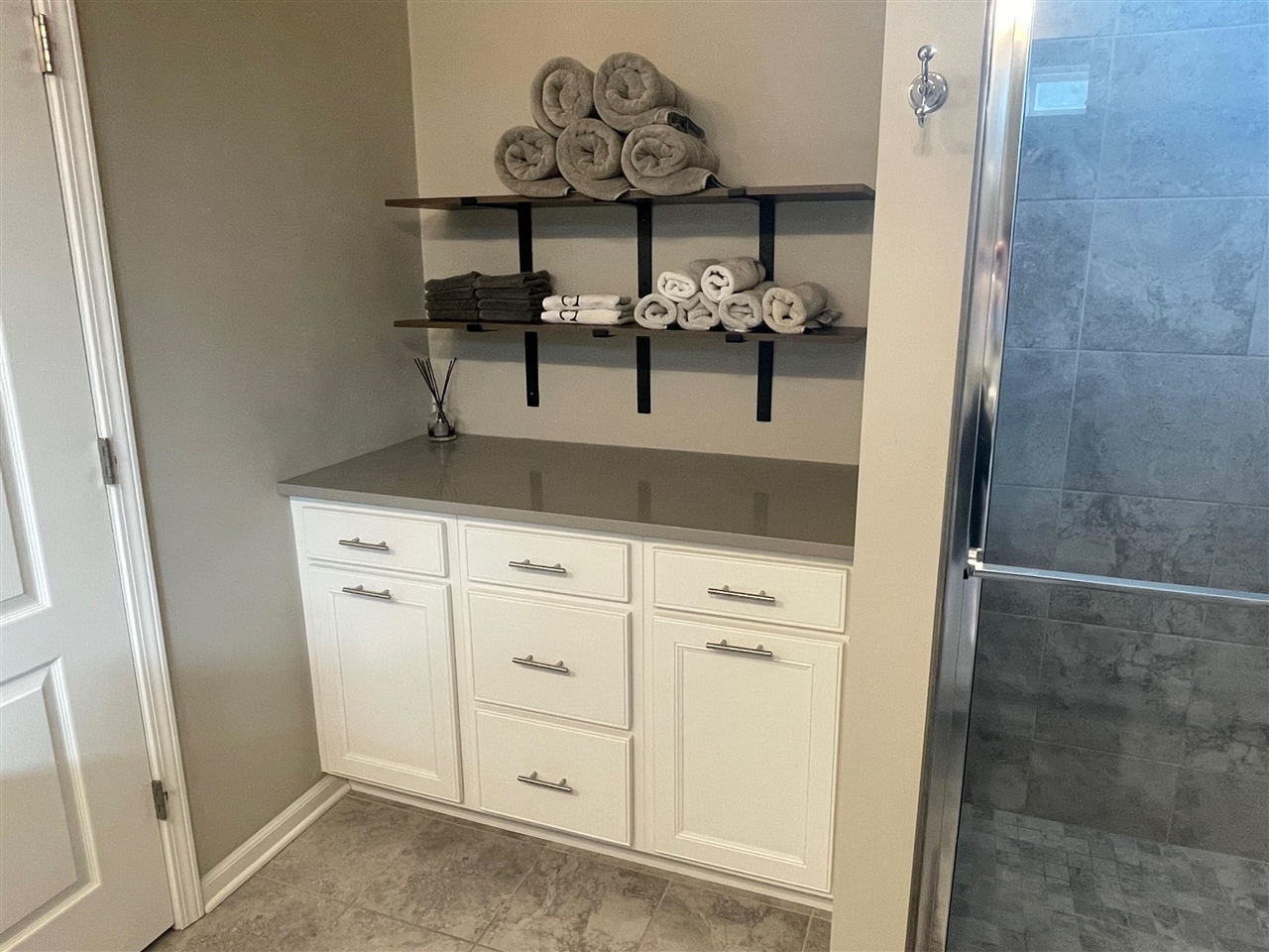 1352 Nuthatch Lane, Lake Orion, MI, 48360