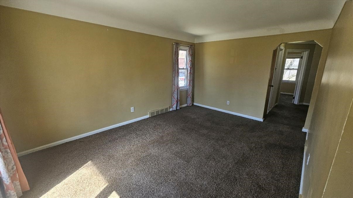 21345 Newcastle Road, Harper Woods, MI, 48225-2357