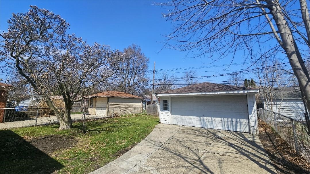 21345 Newcastle Road, Harper Woods, MI, 48225-2357