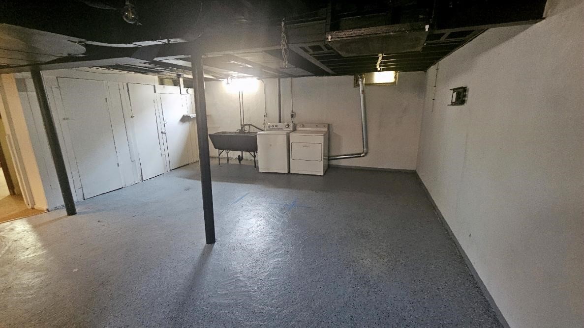 21345 Newcastle Road, Harper Woods, MI, 48225-2357