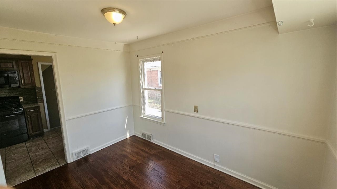 21345 Newcastle Road, Harper Woods, MI, 48225-2357