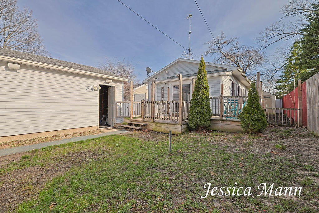 990 W Laketon Avenue, Muskegon, MI, 49441-2967