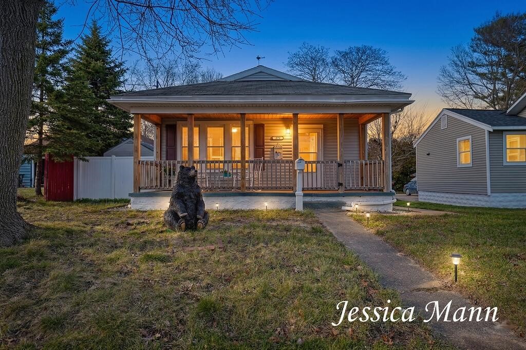 990 W Laketon Avenue, Muskegon, MI, 49441-2967