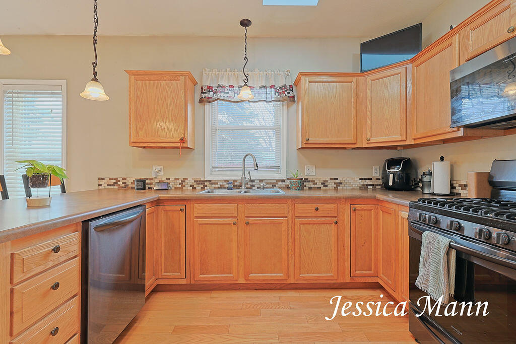 990 W Laketon Avenue, Muskegon, MI, 49441-2967