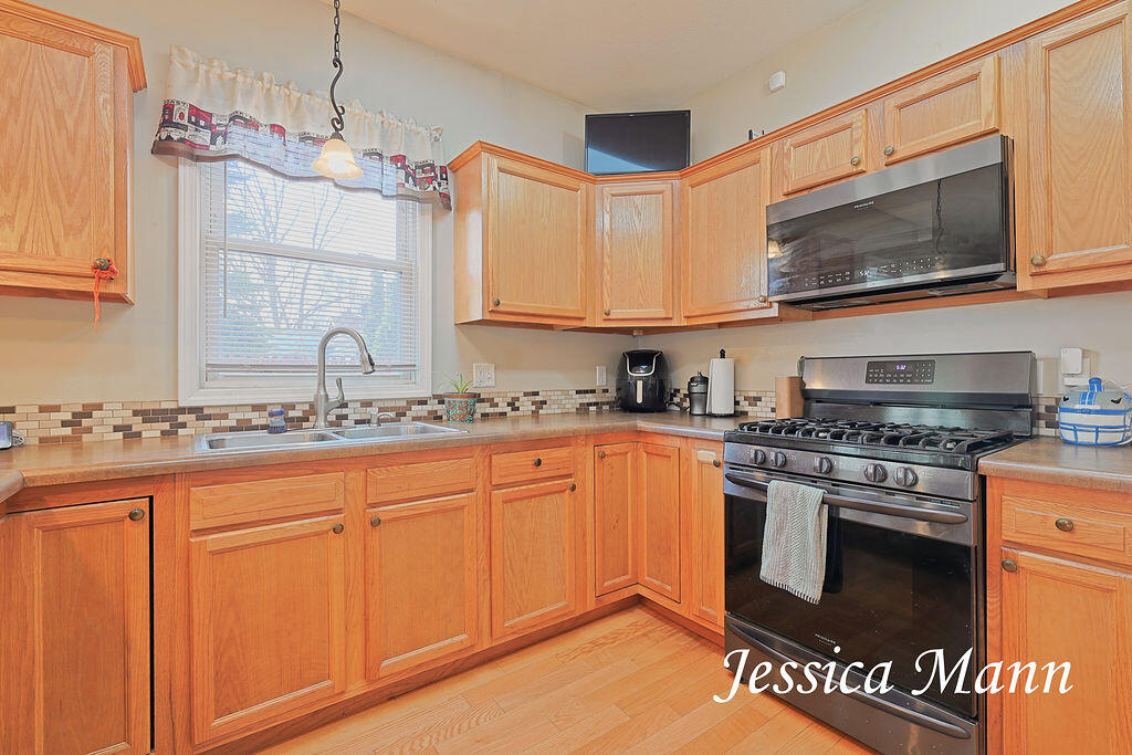 990 W Laketon Avenue, Muskegon, MI, 49441-2967