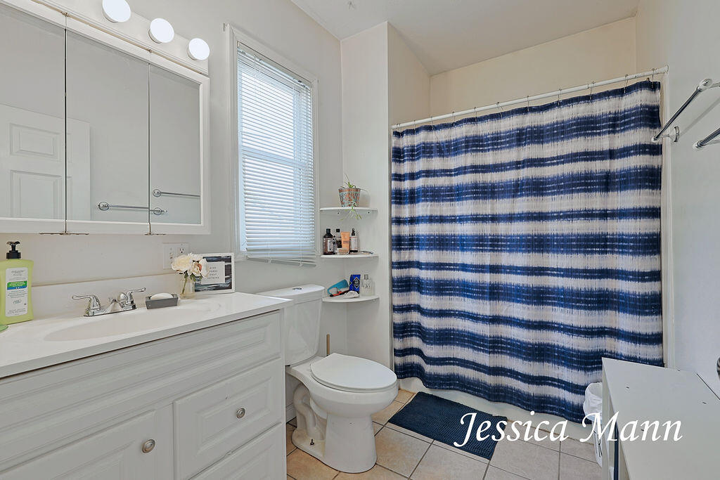 990 W Laketon Avenue, Muskegon, MI, 49441-2967