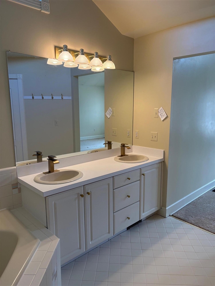 2036 Suffolk Avenue, Ann Arbor, MI, 48103-5022
