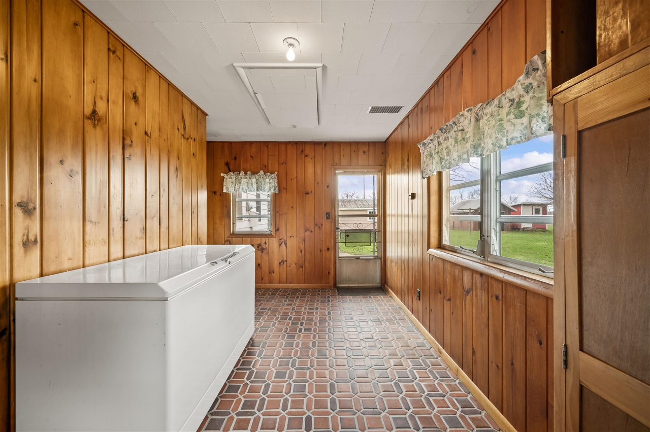 55796 92nd Avenue, Dowagiac, MI, 49047-9511