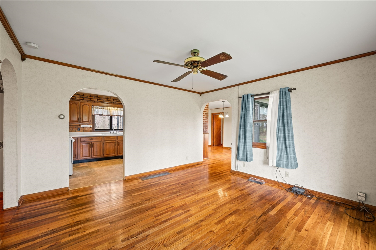 55796 92nd Avenue, Dowagiac, MI, 49047-9511