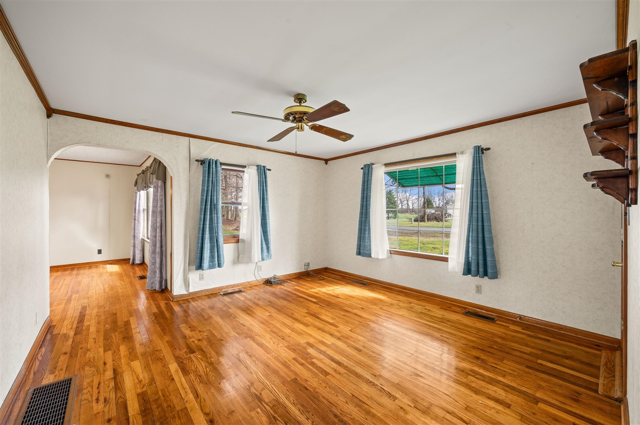 55796 92nd Avenue, Dowagiac, MI, 49047-9511