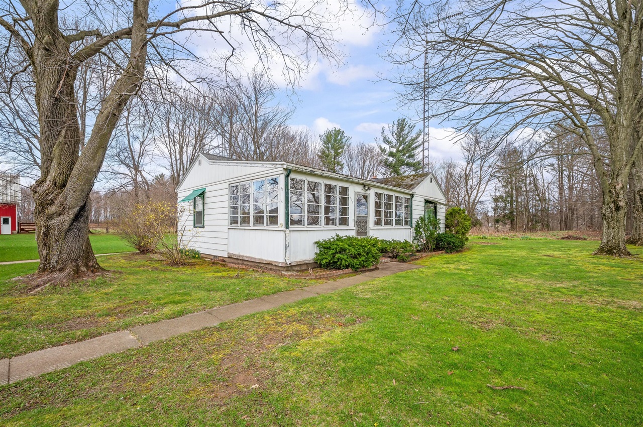 55796 92nd Avenue, Dowagiac, MI, 49047-9511