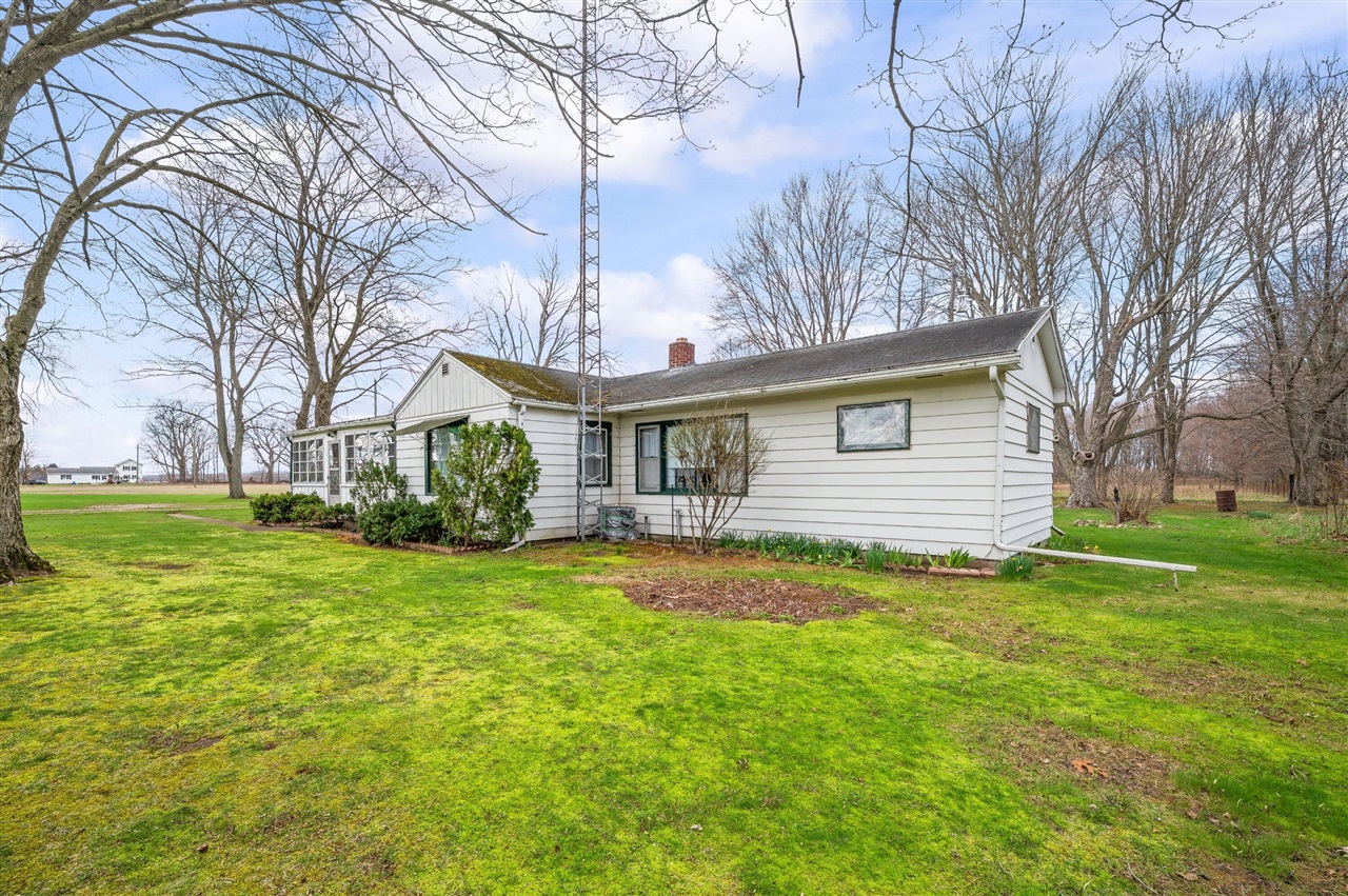 55796 92nd Avenue, Dowagiac, MI, 49047-9511