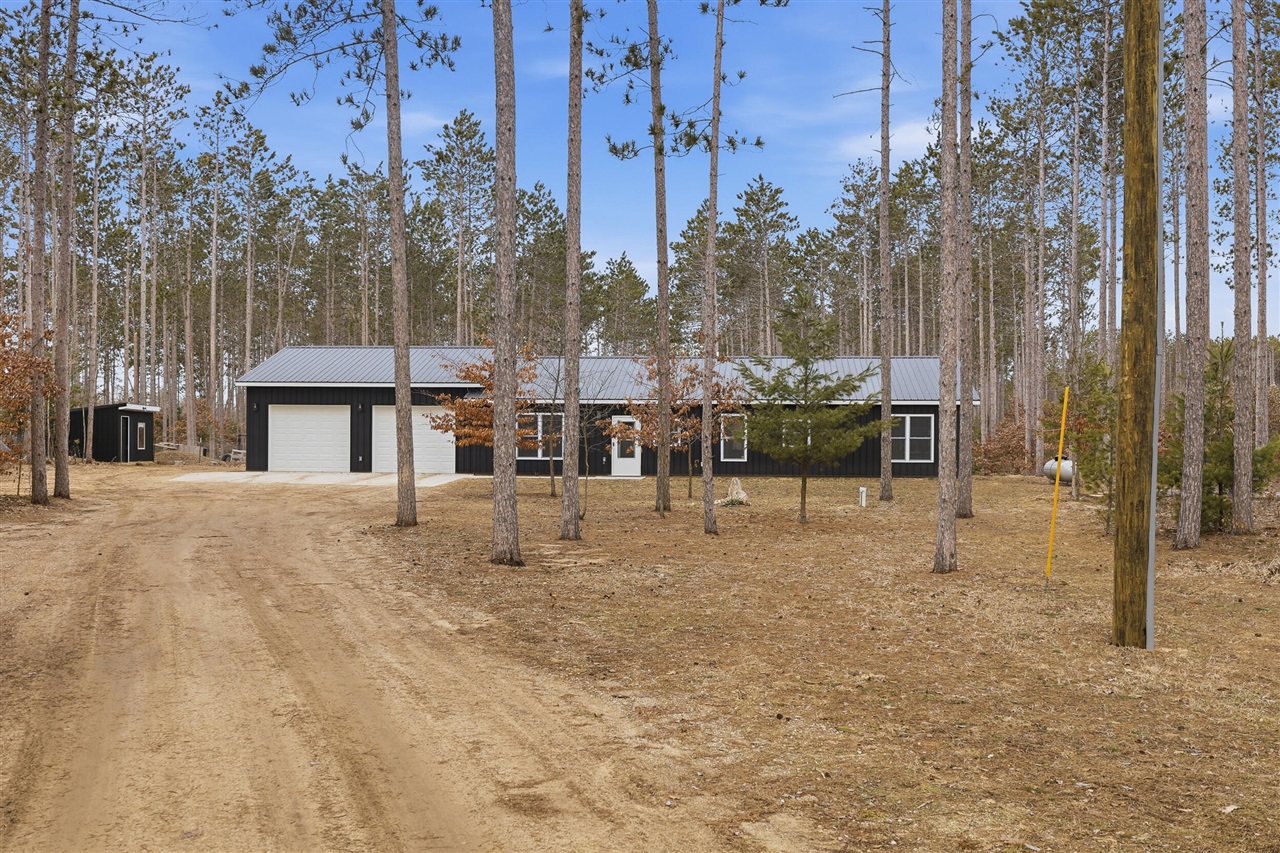 12793 60th Avenue, Mecosta, MI, 49332-9628