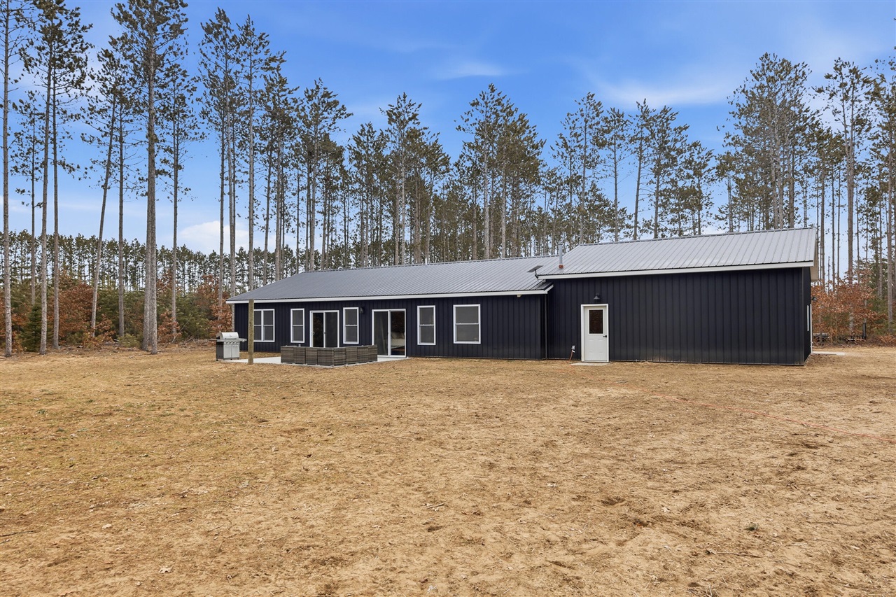 12793 60th Avenue, Mecosta, MI, 49332-9628