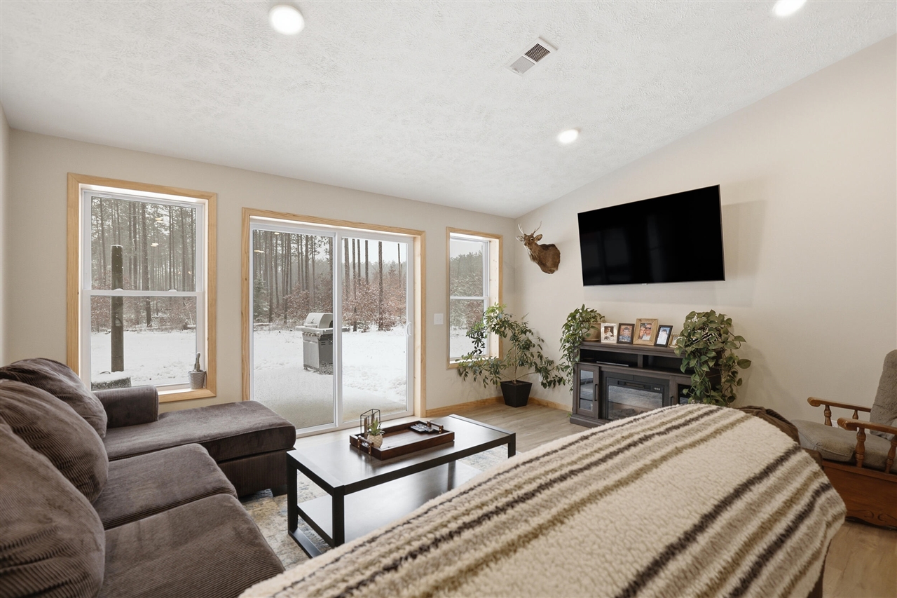 12793 60th Avenue, Mecosta, MI, 49332-9628