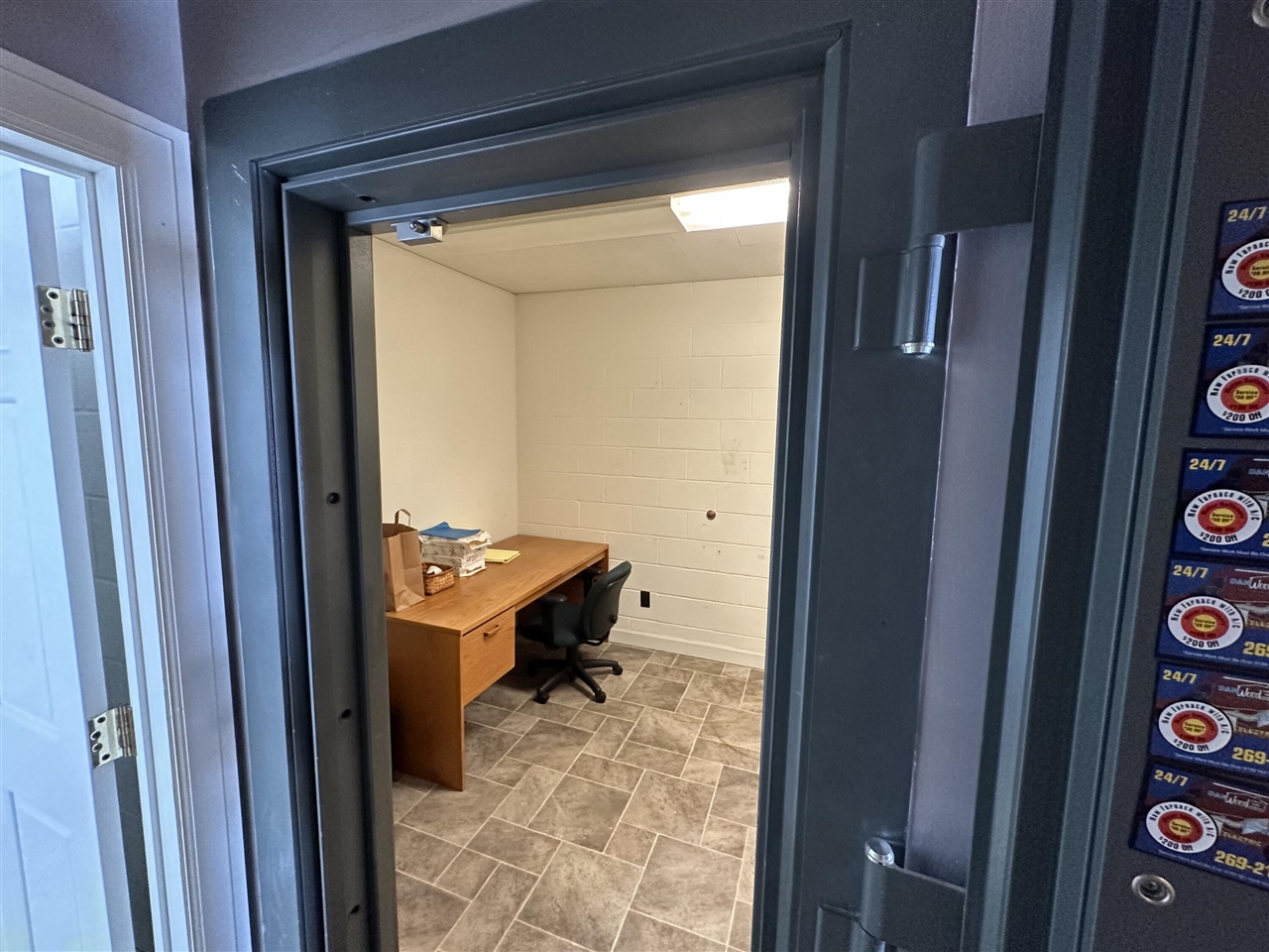 8275 N 32nd Street, Richland, MI, 49083-9697