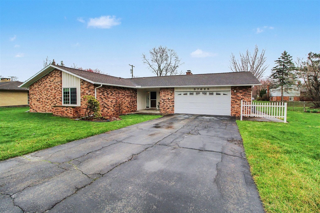 37625 Whitney Drive, Wayne, MI, 48184-2814