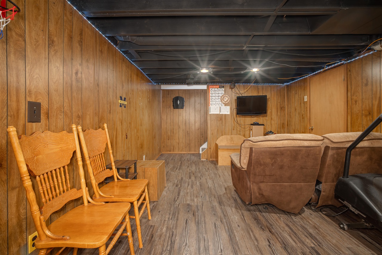 9137 Rucker Road, Grosse Ile, MI, 48138