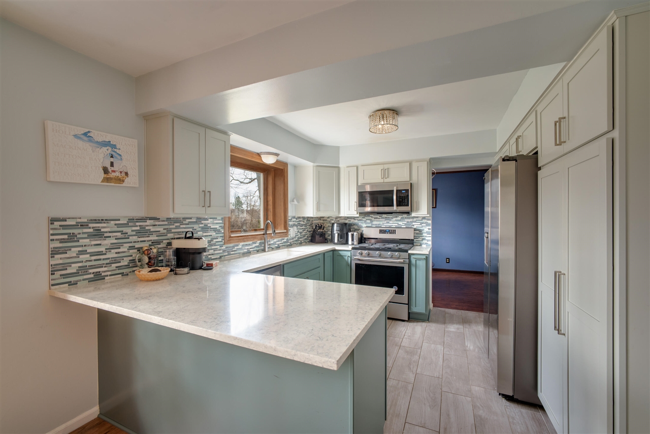 9137 Rucker Road, Grosse Ile, MI, 48138