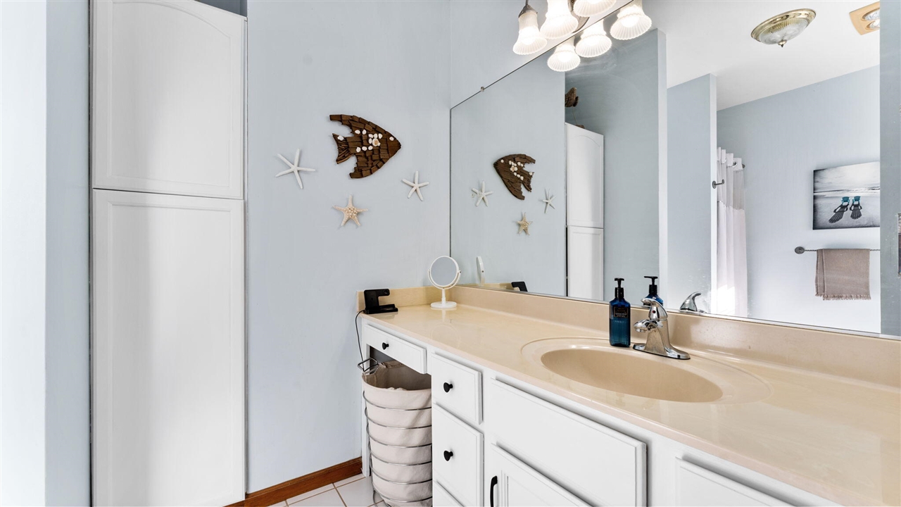 9109 Pine Hill Court, Saline, MI, 48176-9459