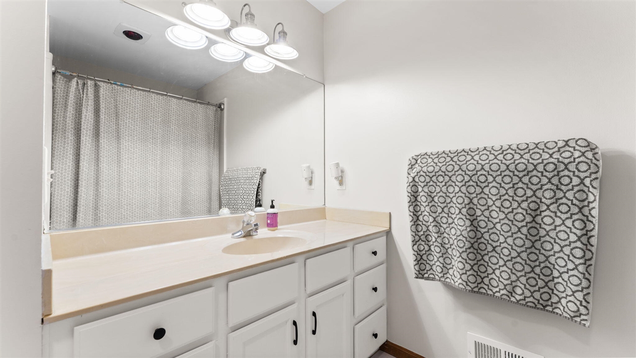 9109 Pine Hill Court, Saline, MI, 48176-9459