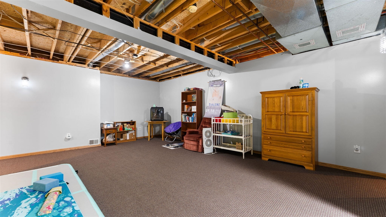 9109 Pine Hill Court, Saline, MI, 48176-9459