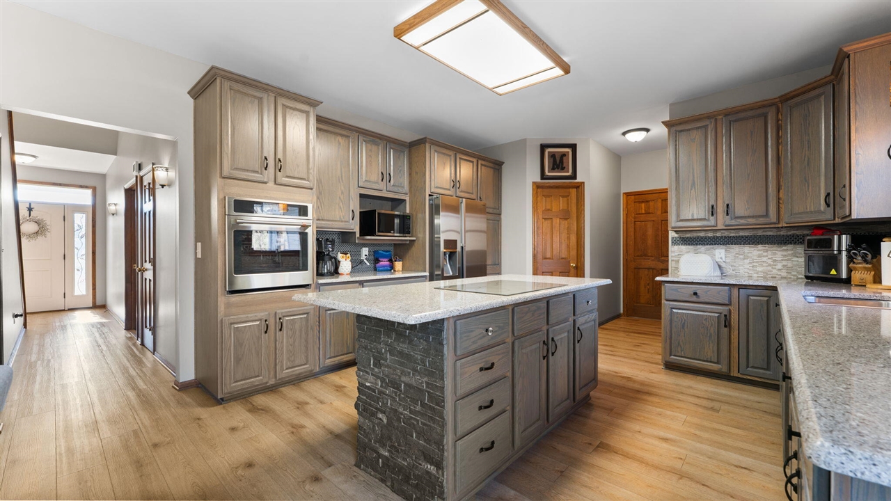 9109 Pine Hill Court, Saline, MI, 48176-9459