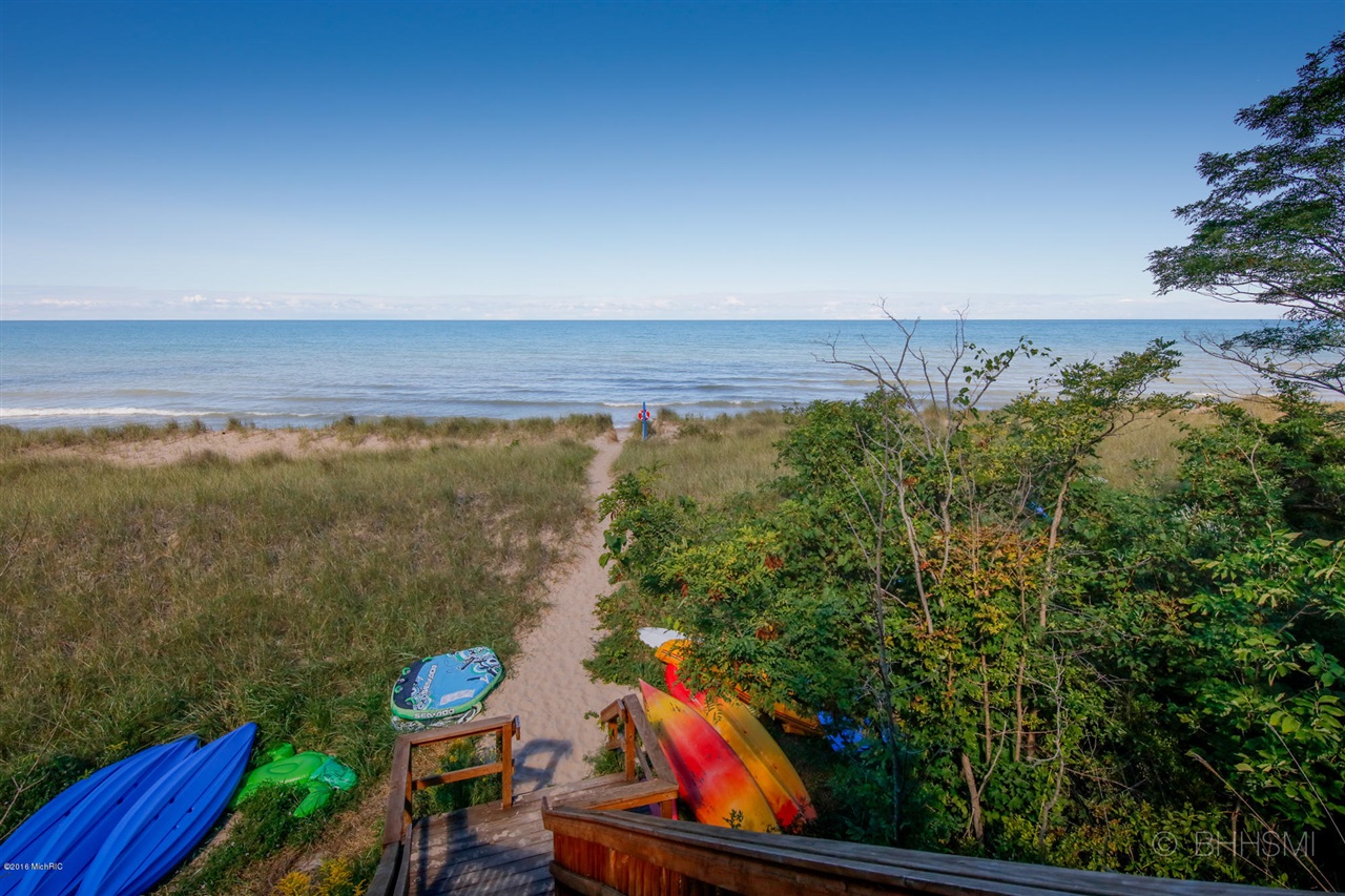 Maple Street, South Haven, MI, 49090