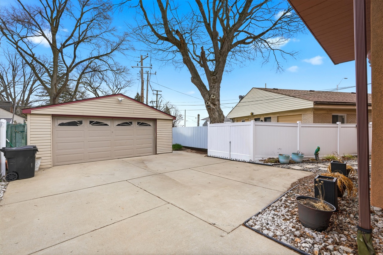 17802 Berg Road, Detroit, MI, 48219-2232