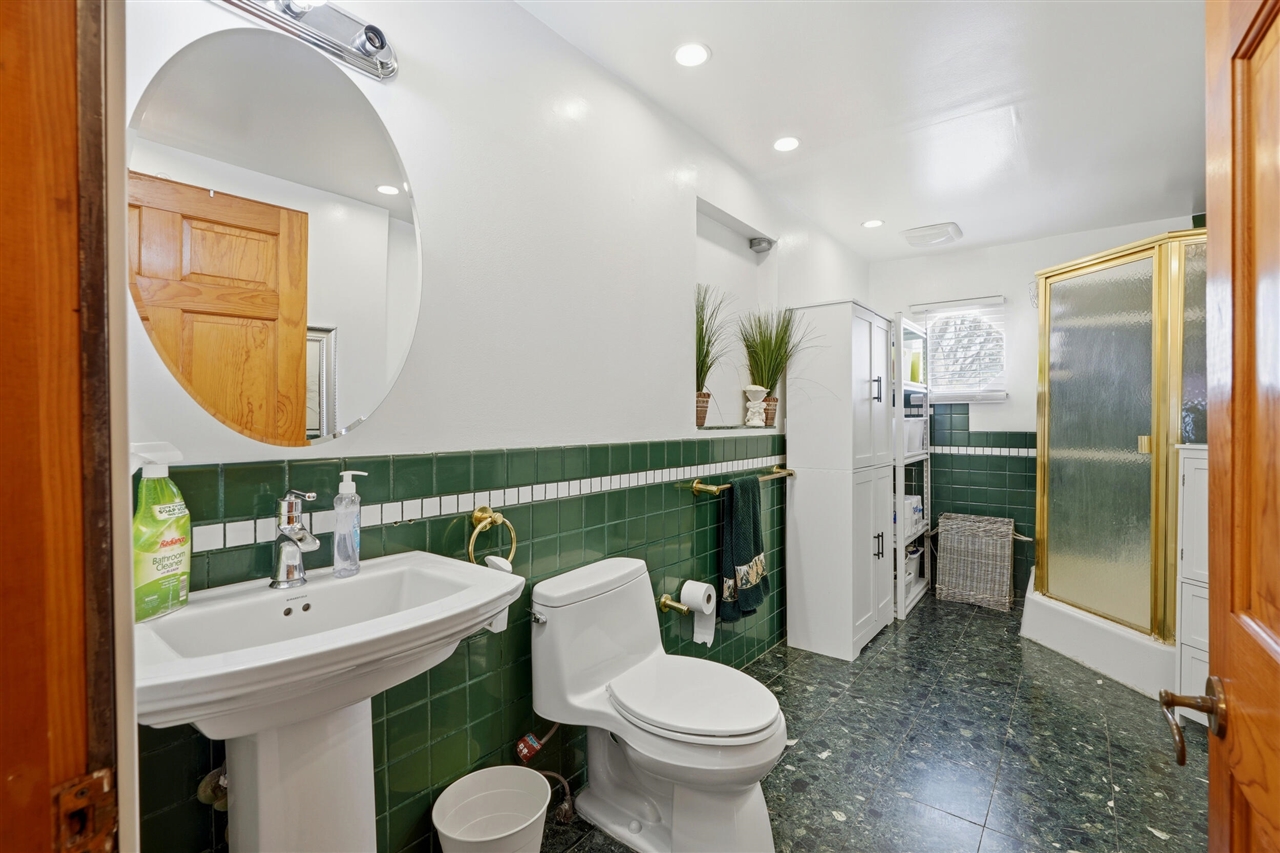 17802 Berg Road, Detroit, MI, 48219-2232