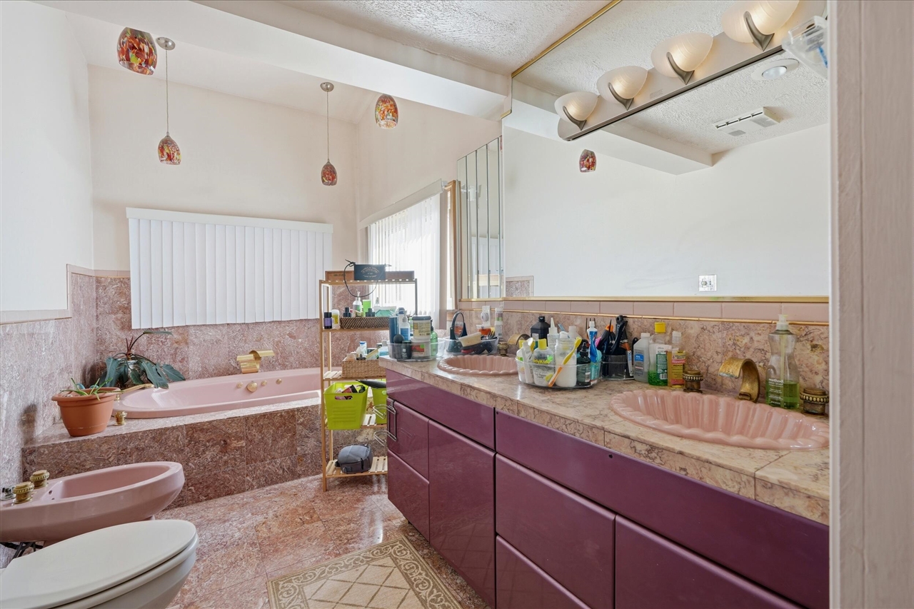 17802 Berg Road, Detroit, MI, 48219-2232