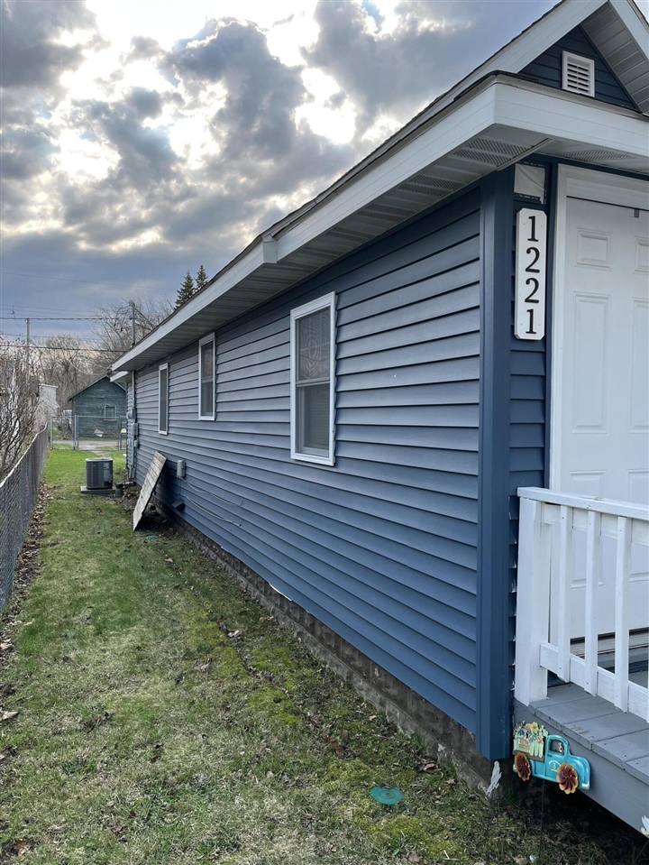 1221 Pearl Street, Benton Harbor, MI, 49022-5538