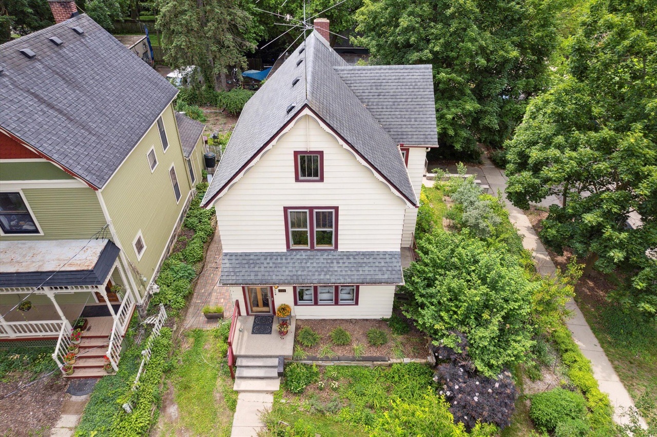 425 Oakwood Avenue, Clarklake, MI, 49234-9758