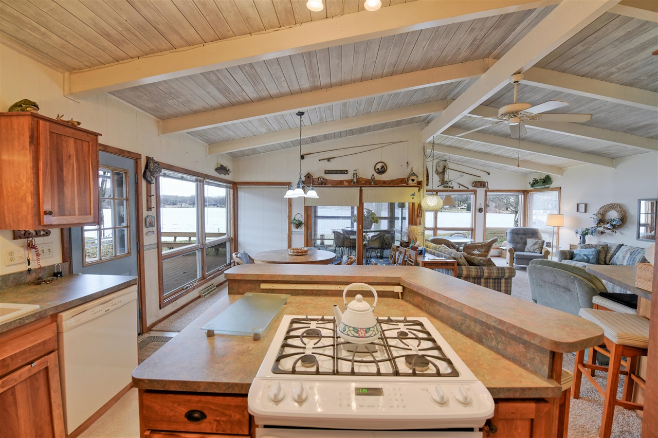 9471 Peninsula Drive, Mecosta, MI, 49332-9736