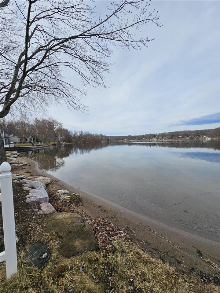 9471 Peninsula Drive, Mecosta, MI, 49332-9736