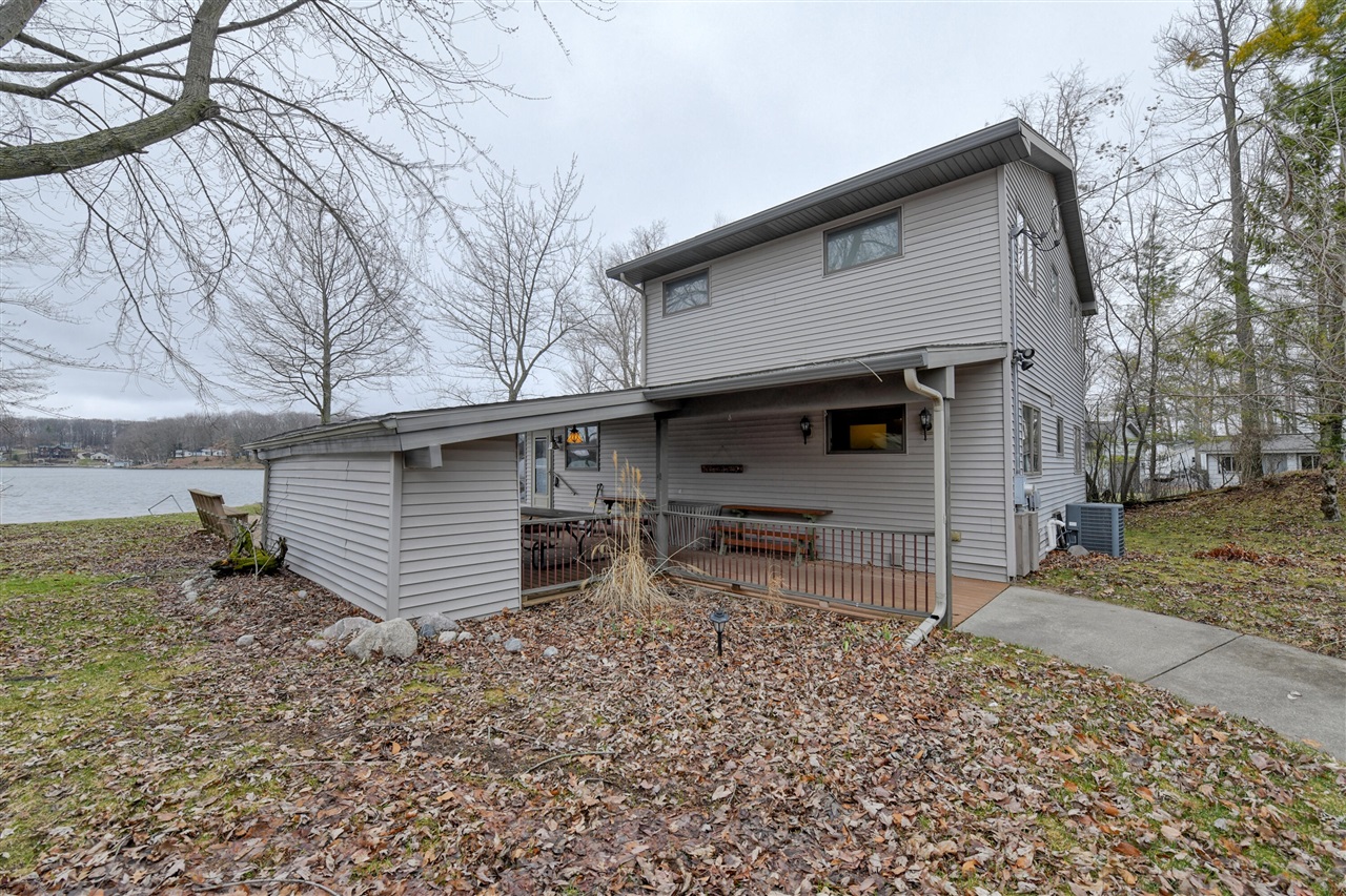 9471 Peninsula Drive, Mecosta, MI, 49332-9736