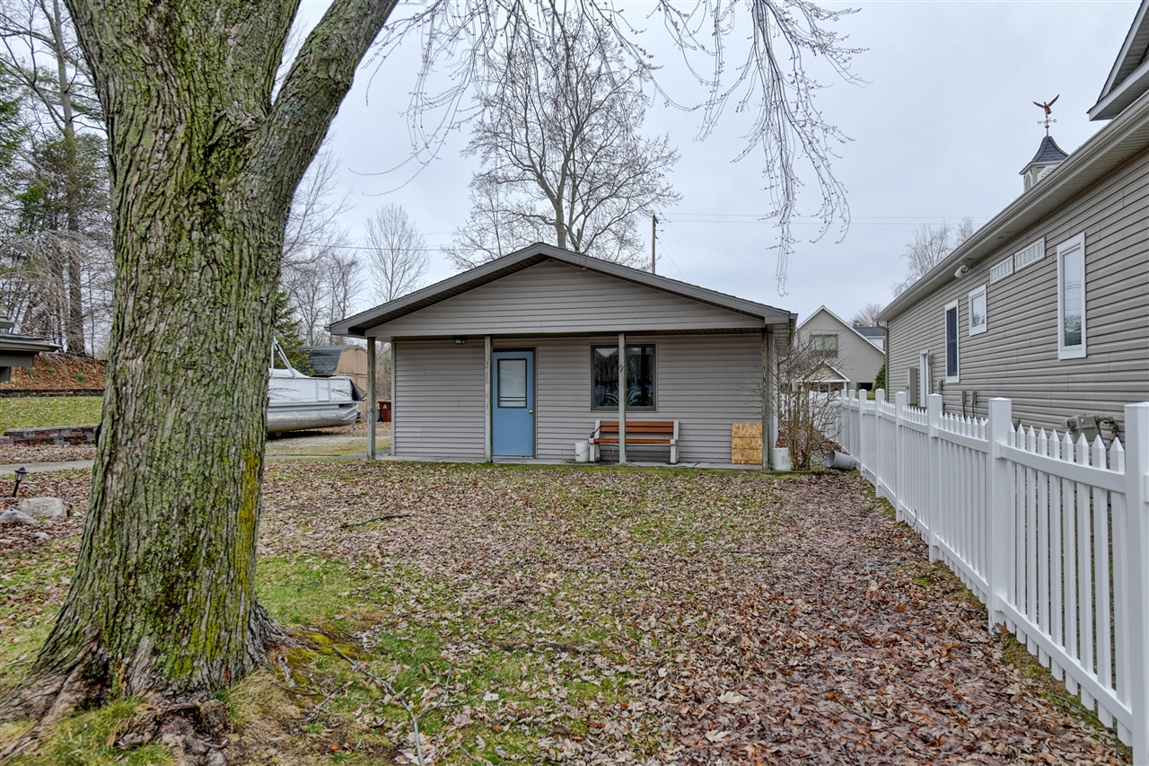 9471 Peninsula Drive, Mecosta, MI, 49332-9736