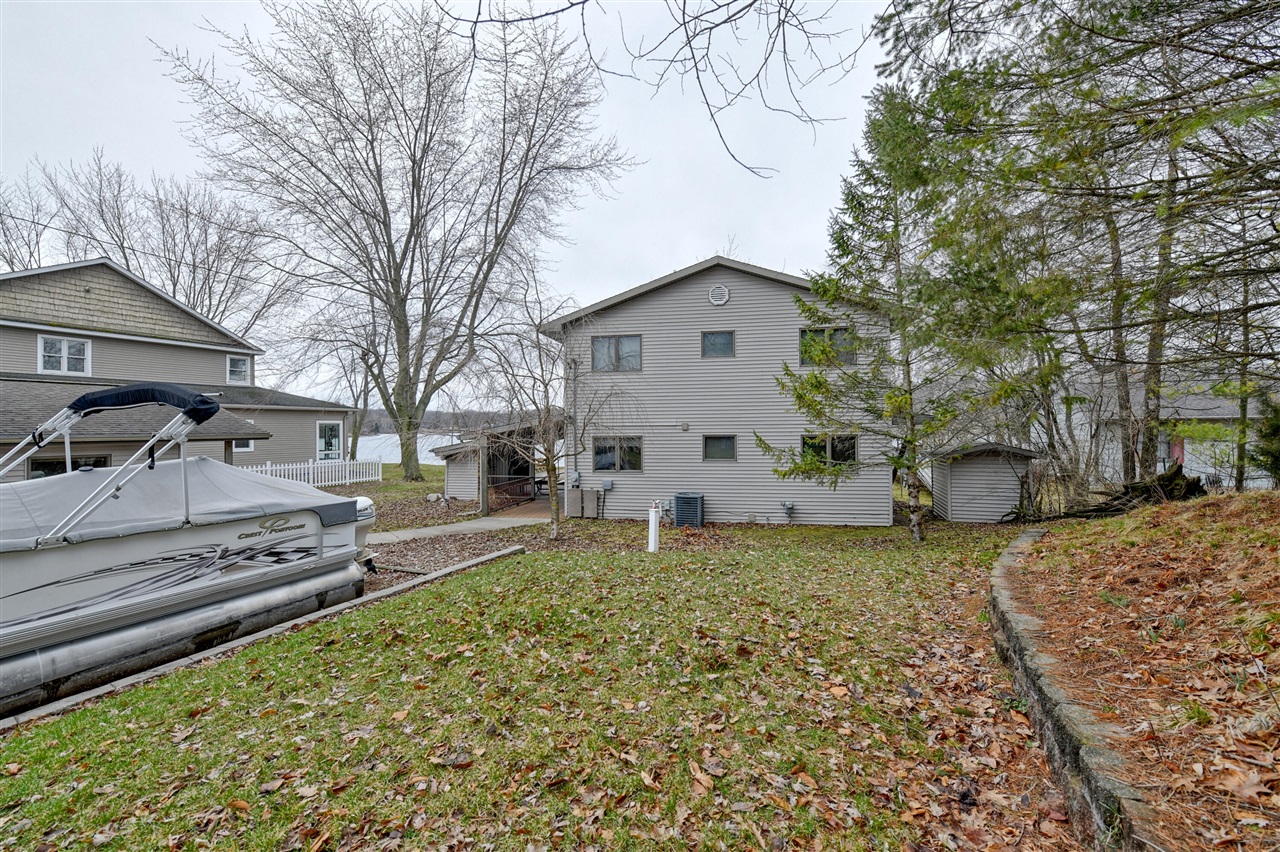 9471 Peninsula Drive, Mecosta, MI, 49332-9736