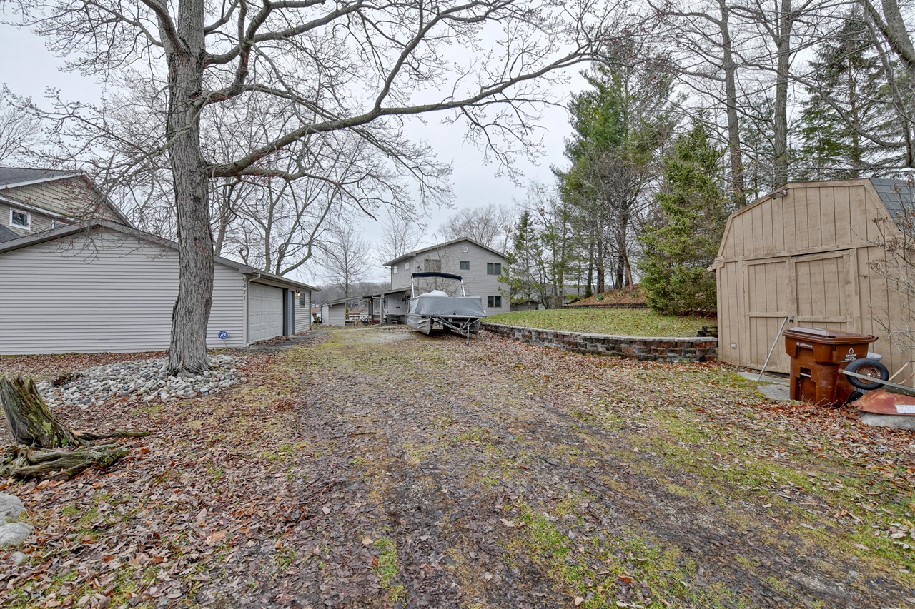 9471 Peninsula Drive, Mecosta, MI, 49332-9736