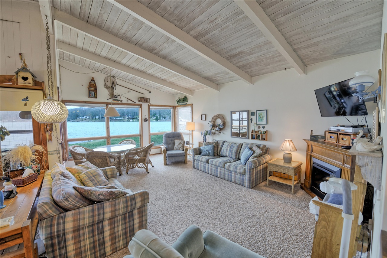 9471 Peninsula Drive, Mecosta, MI, 49332-9736