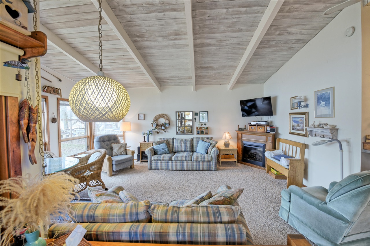 9471 Peninsula Drive, Mecosta, MI, 49332-9736