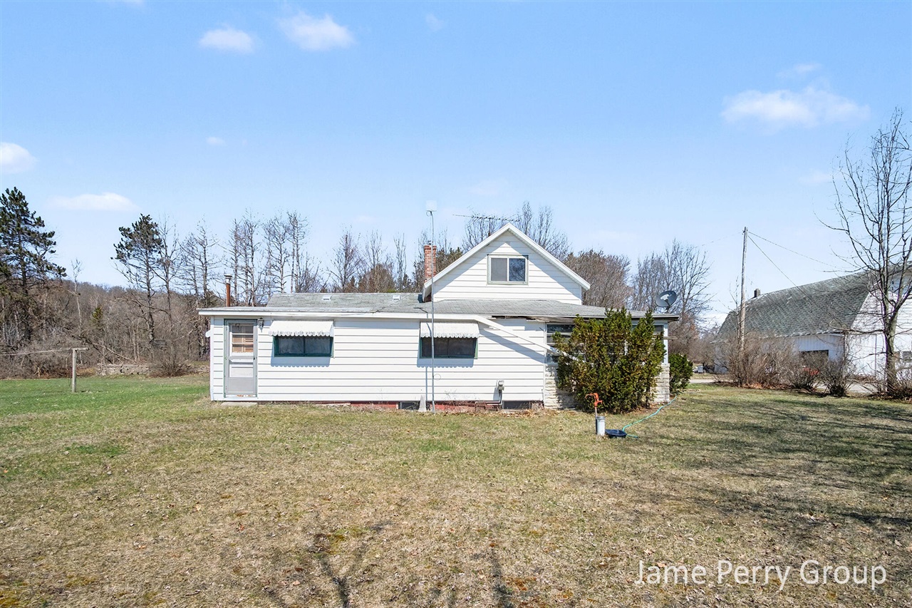 80 W Holland Lake Road, Sheridan, MI, 48884