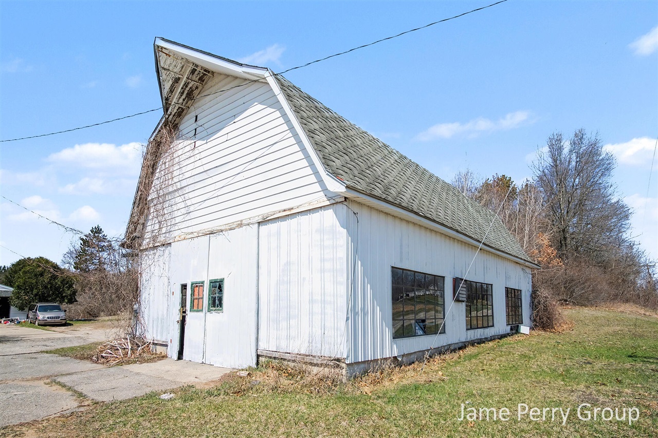 80 W Holland Lake Road, Sheridan, MI, 48884