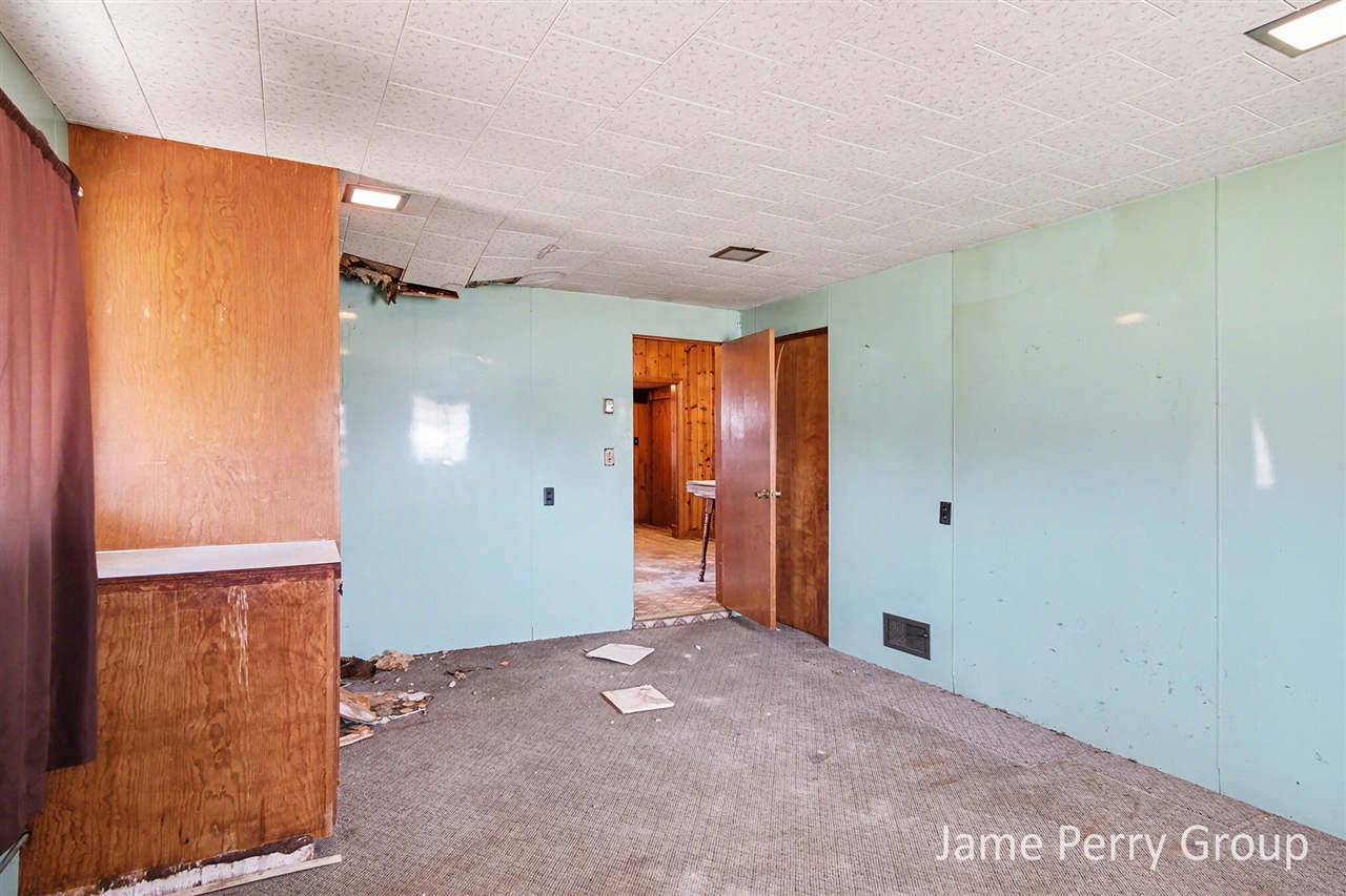 80 W Holland Lake Road, Sheridan, MI, 48884